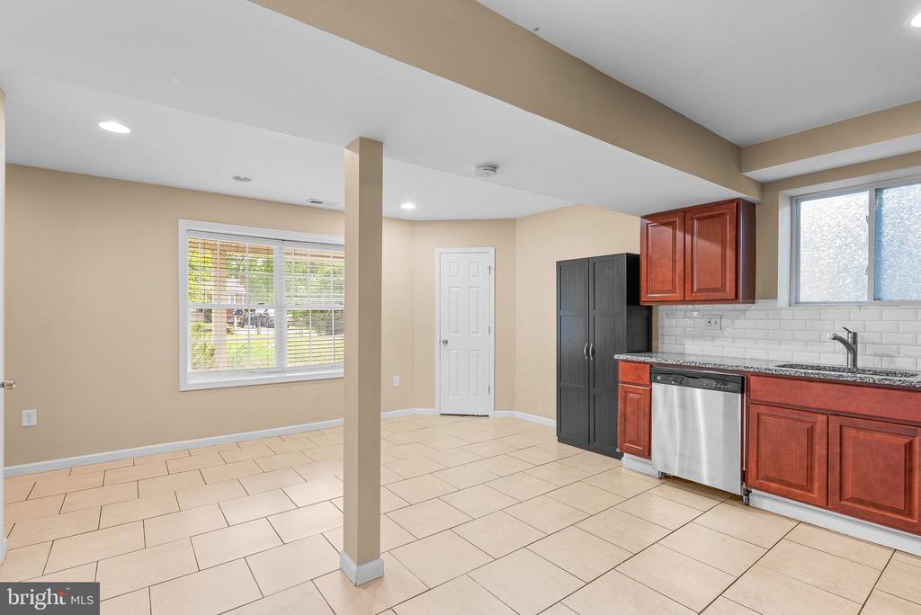2559 OAK GLEN WAY