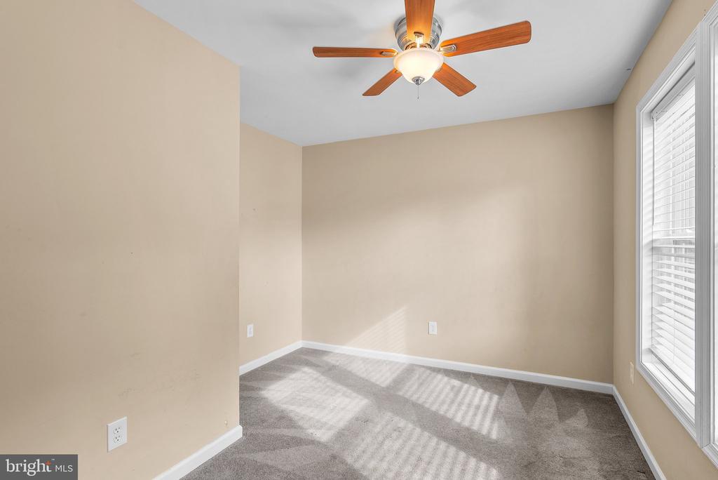 2559 OAK GLEN WAY