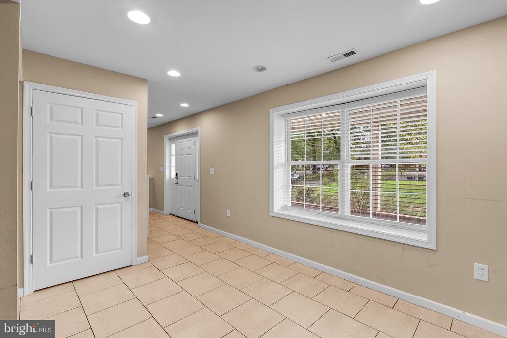 2559 OAK GLEN WAY