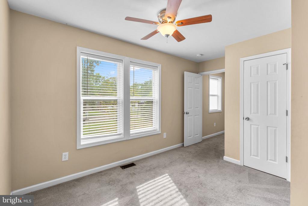 2559 OAK GLEN WAY