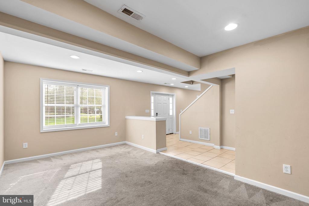 2559 OAK GLEN WAY