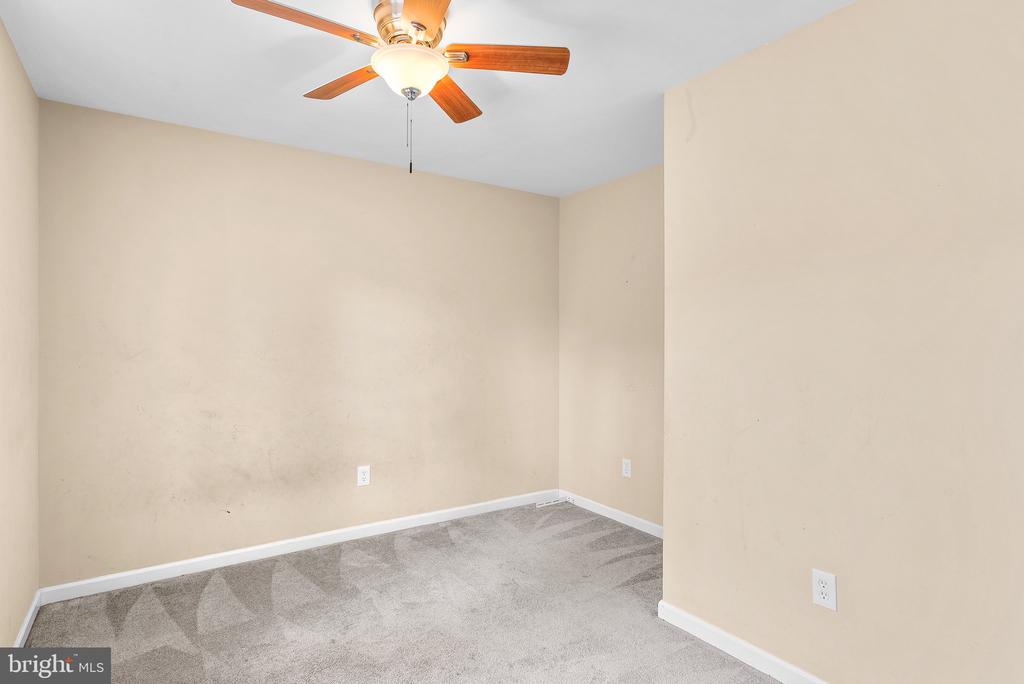 2559 OAK GLEN WAY