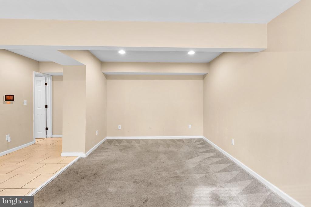 2559 OAK GLEN WAY