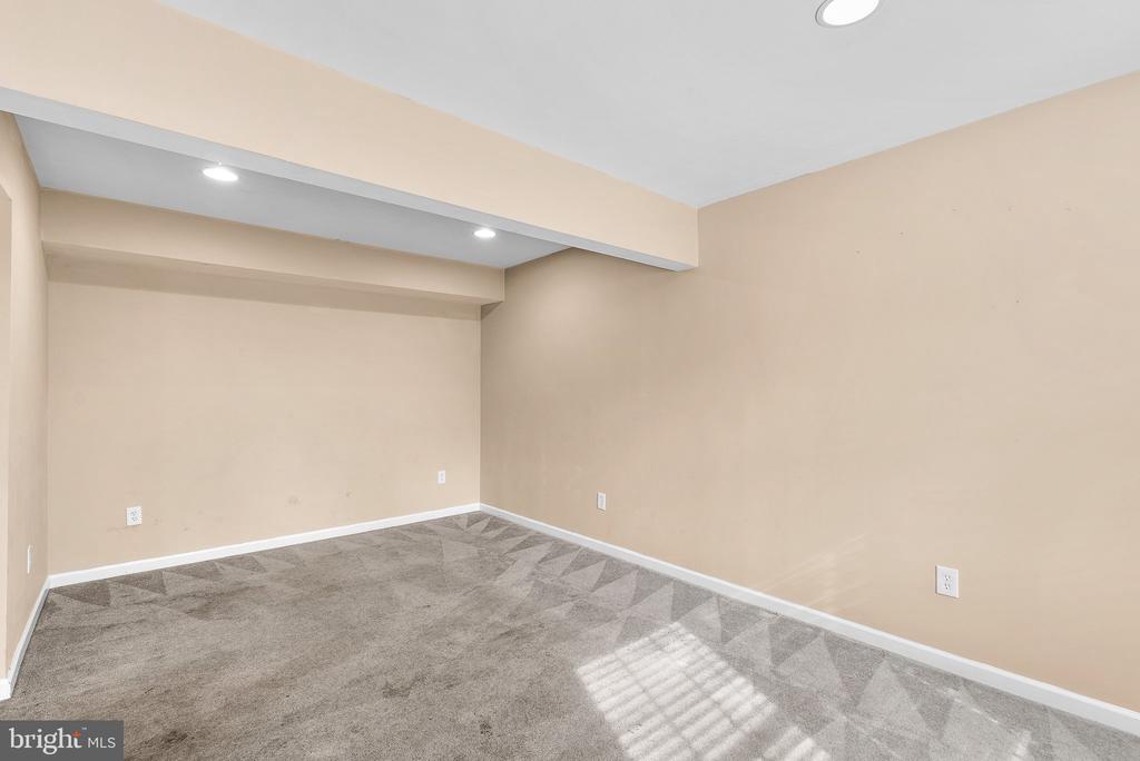 2559 OAK GLEN WAY
