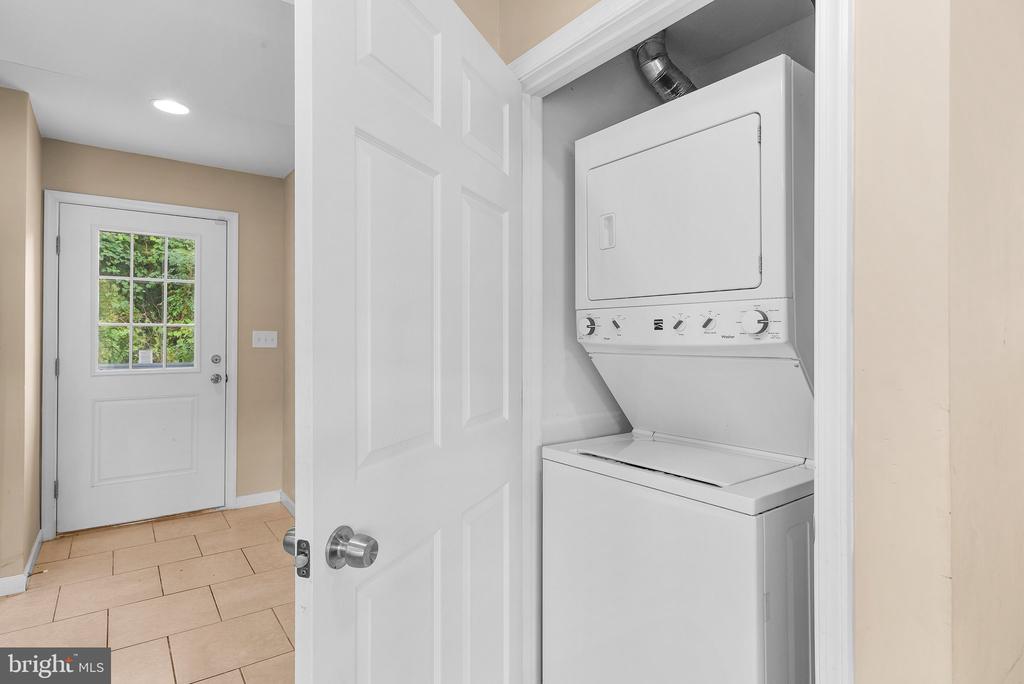 2559 OAK GLEN WAY