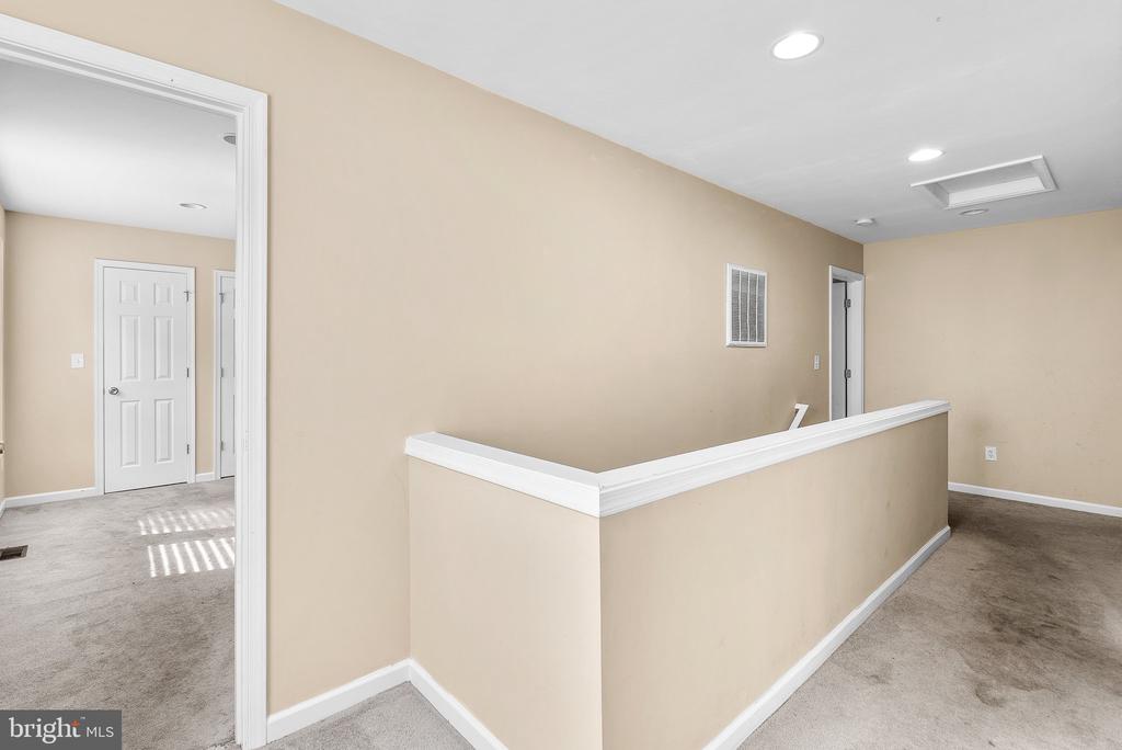 2559 OAK GLEN WAY