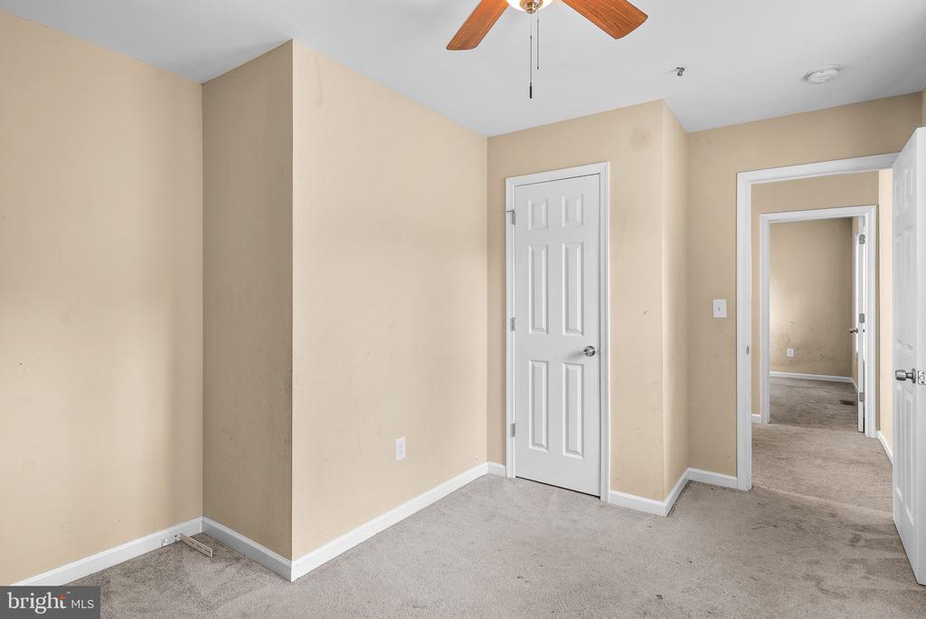 2559 OAK GLEN WAY
