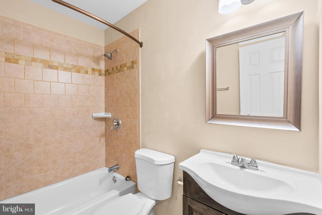2559 OAK GLEN WAY