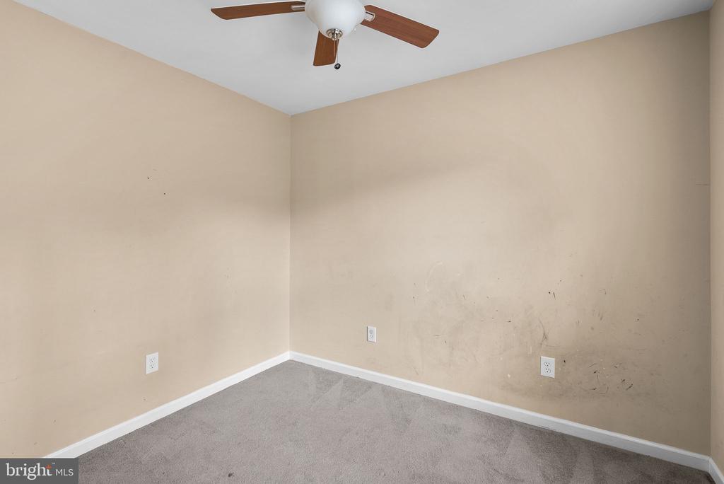 2559 OAK GLEN WAY