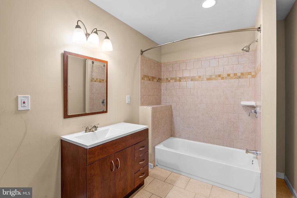 2559 OAK GLEN WAY