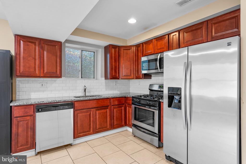 2559 OAK GLEN WAY