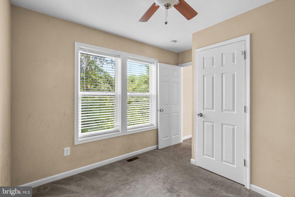 2559 OAK GLEN WAY