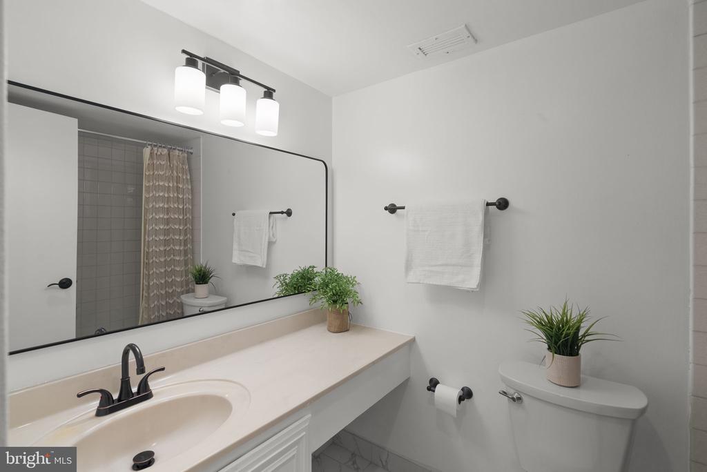 6100 WESTCHESTER PARK DRIVE Unit: 1117