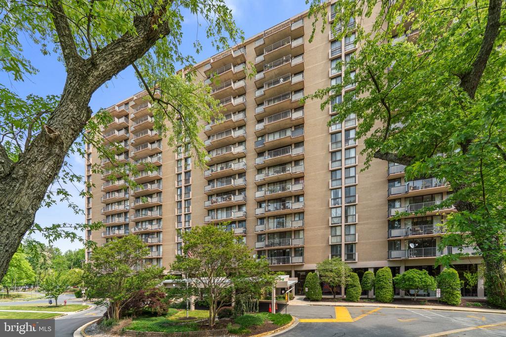 6100 WESTCHESTER PARK DRIVE Unit: 1117