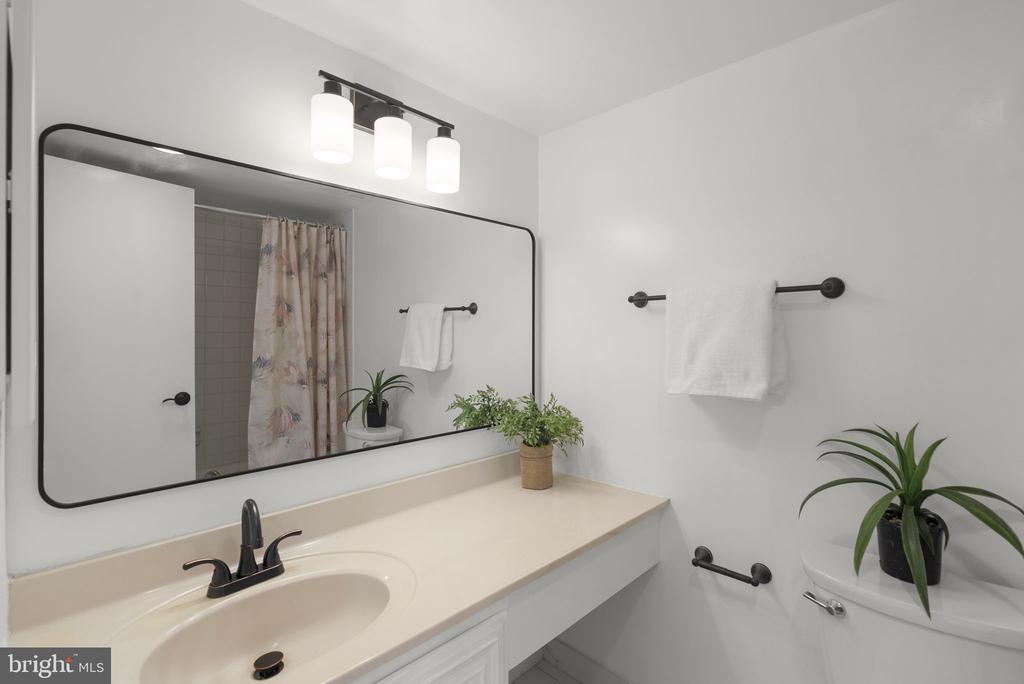 6100 WESTCHESTER PARK DRIVE Unit: 1117
