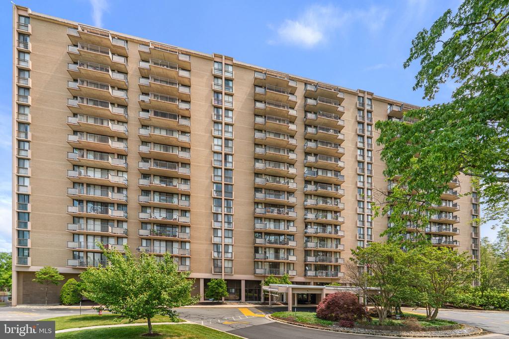 6100 WESTCHESTER PARK DRIVE Unit: 1117