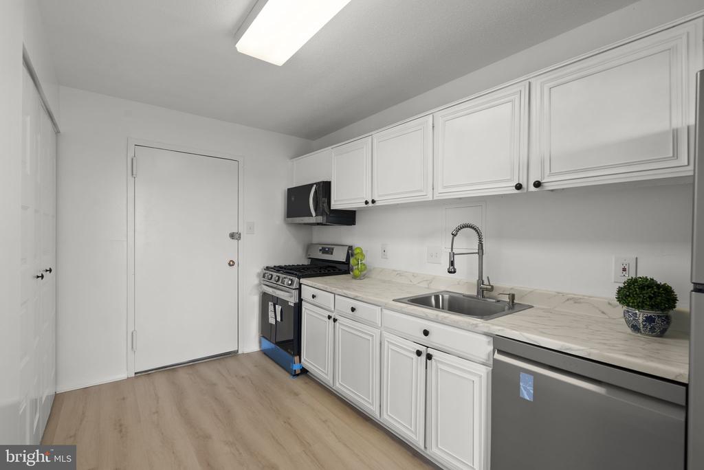 6100 WESTCHESTER PARK DRIVE Unit: 1117