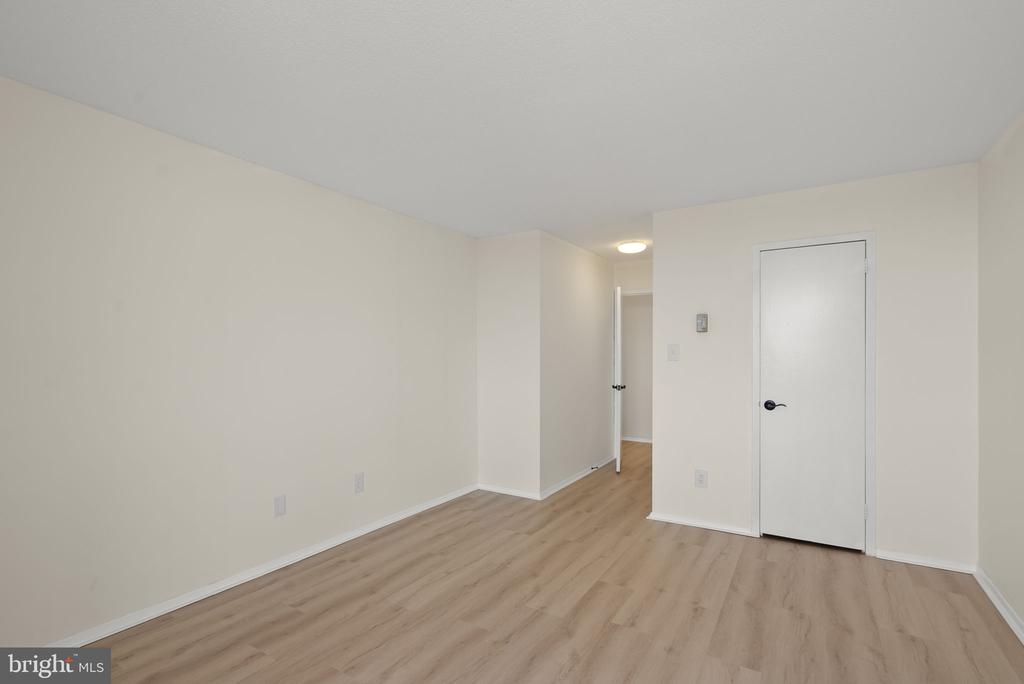6100 WESTCHESTER PARK DRIVE Unit: 1117