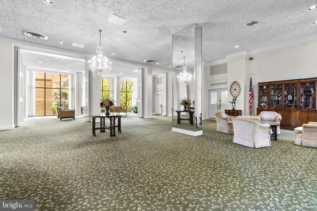 6100 WESTCHESTER PARK DRIVE Unit: 1117