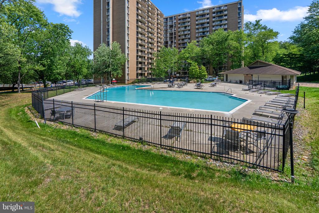 6100 WESTCHESTER PARK DRIVE Unit: 1117