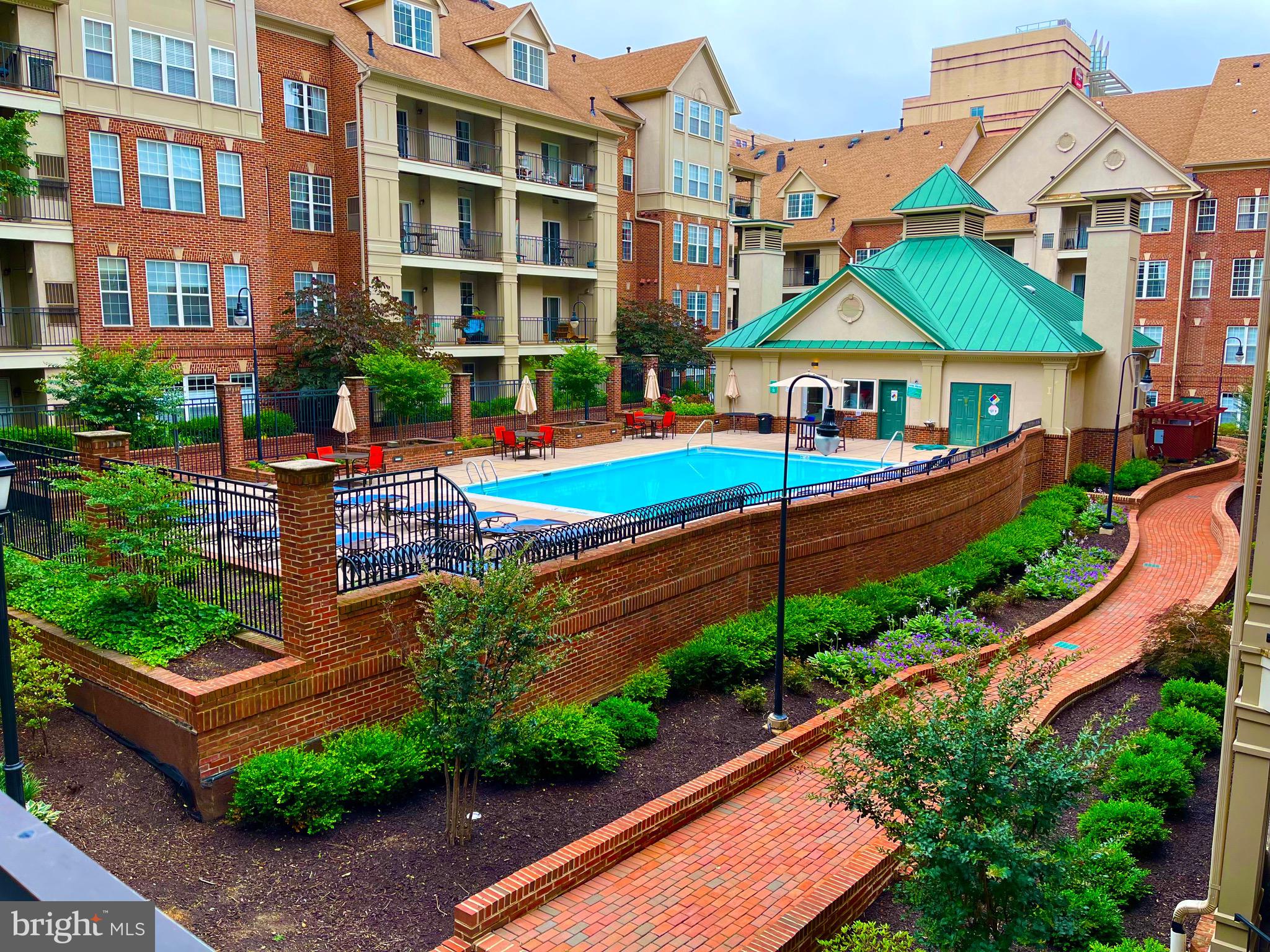 1276 N WAYNE STREET 200