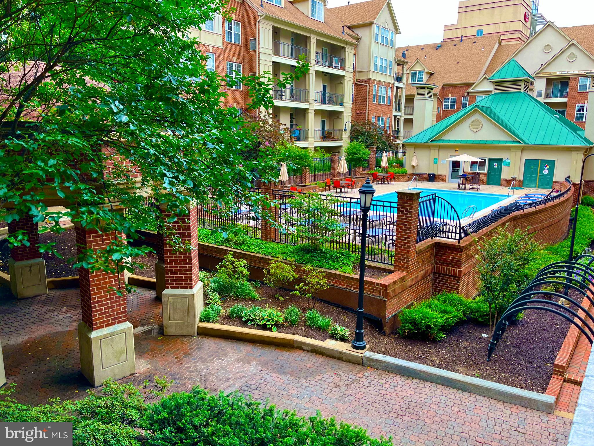 1276 N WAYNE STREET 200