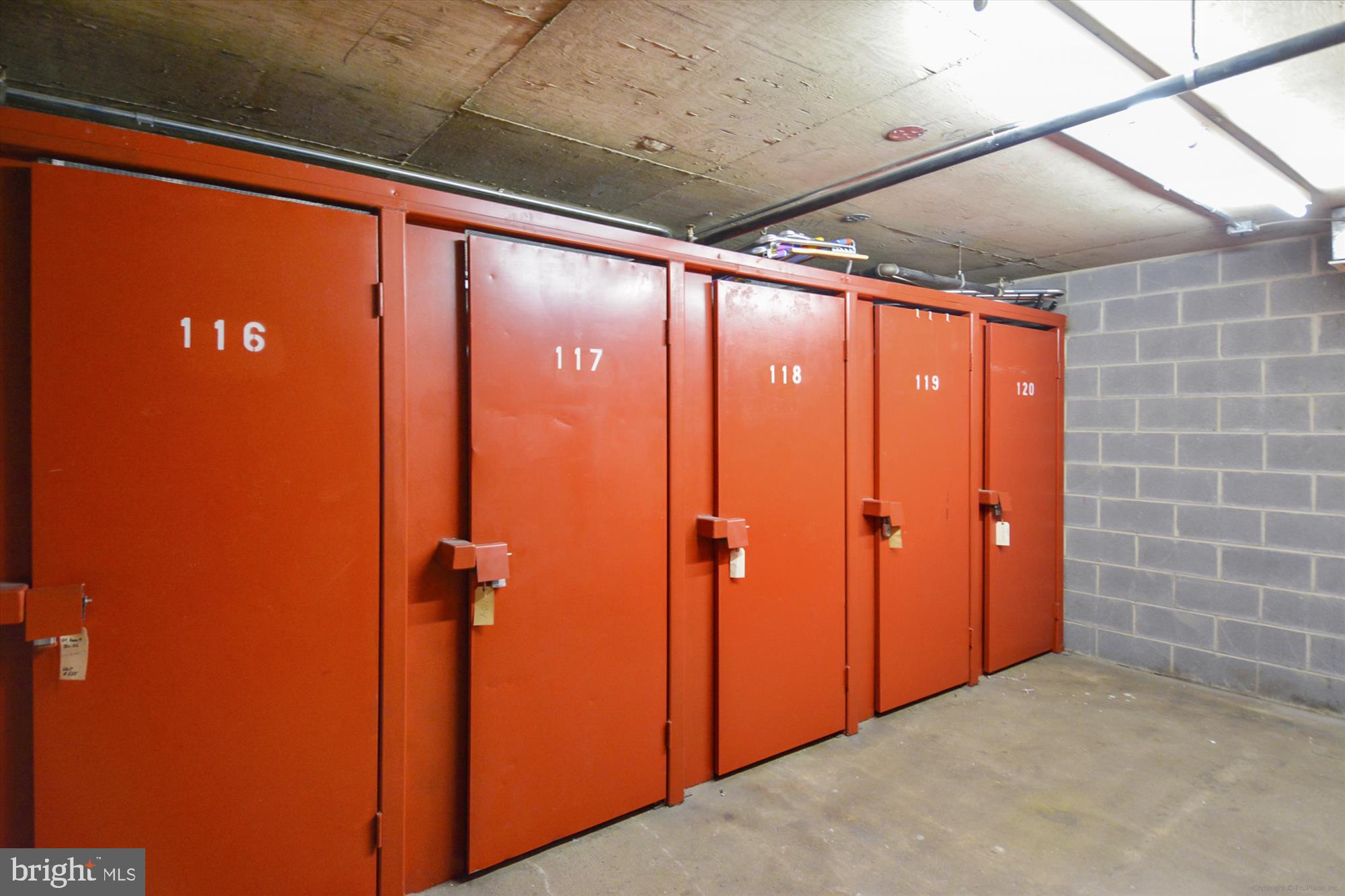 1276 N WAYNE STREET 200