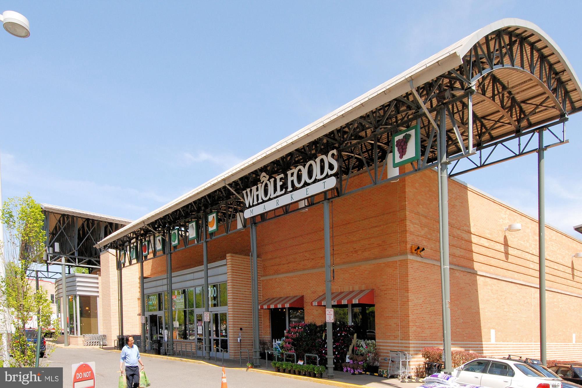 1276 N WAYNE STREET 200