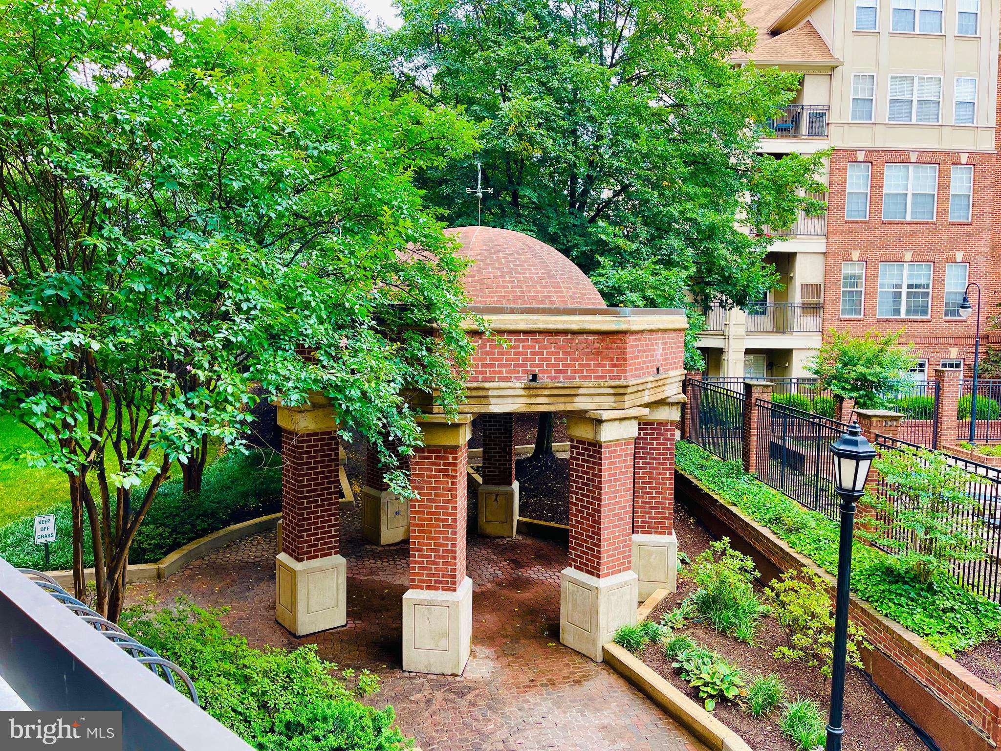 1276 N WAYNE STREET 200