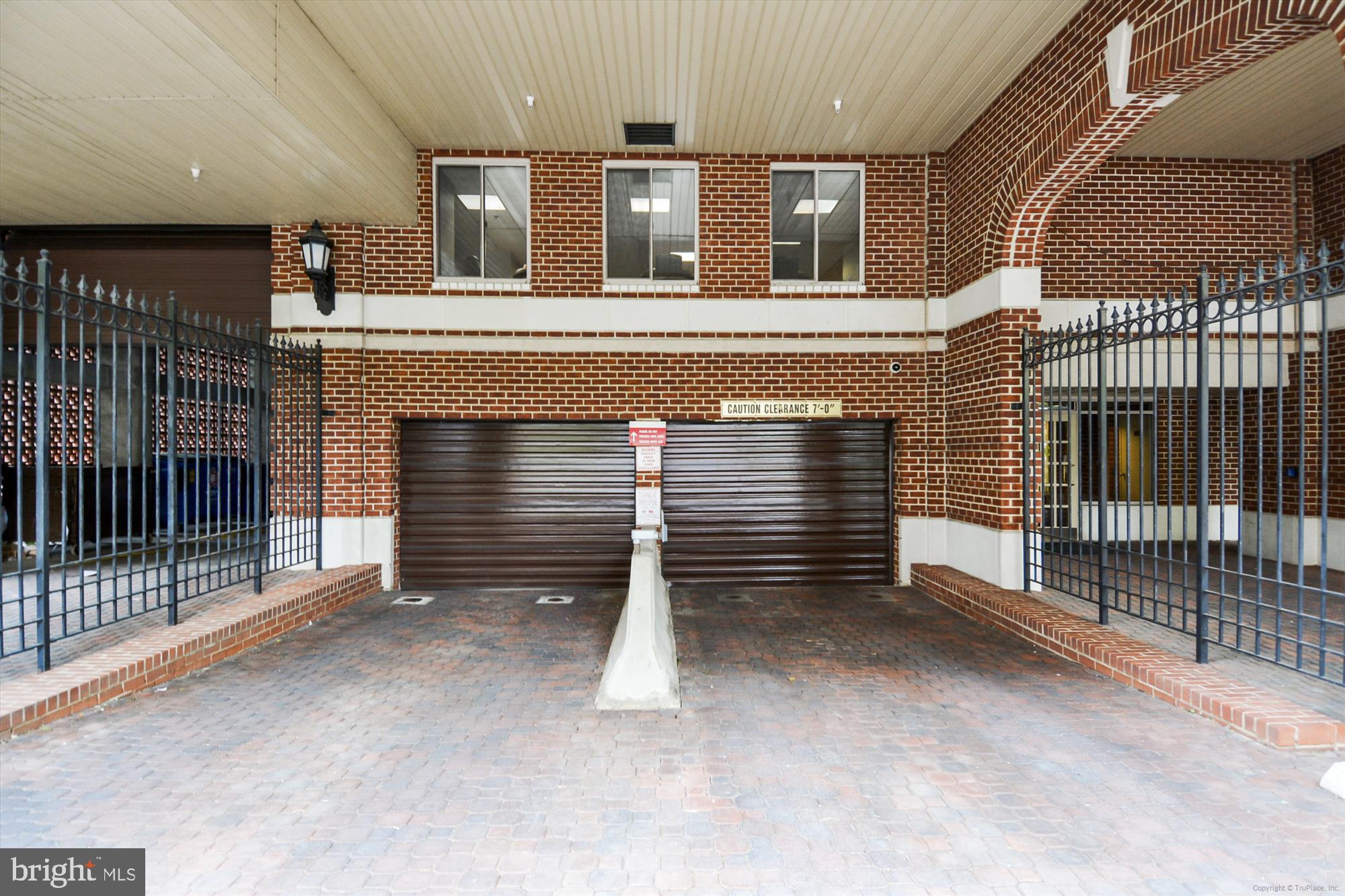 1276 N WAYNE STREET 200