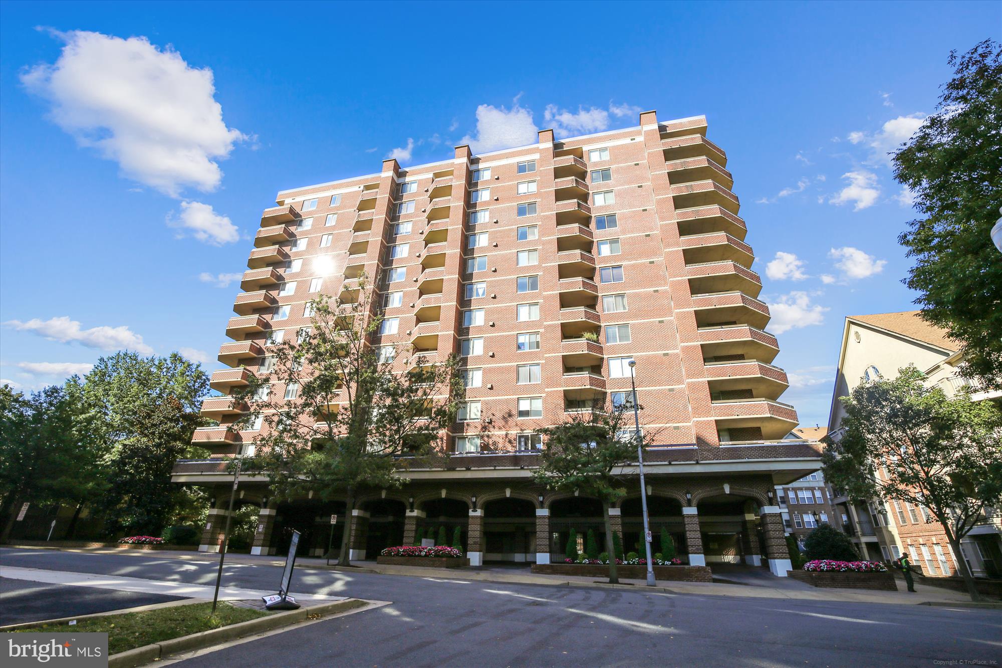 1276 N WAYNE STREET 200