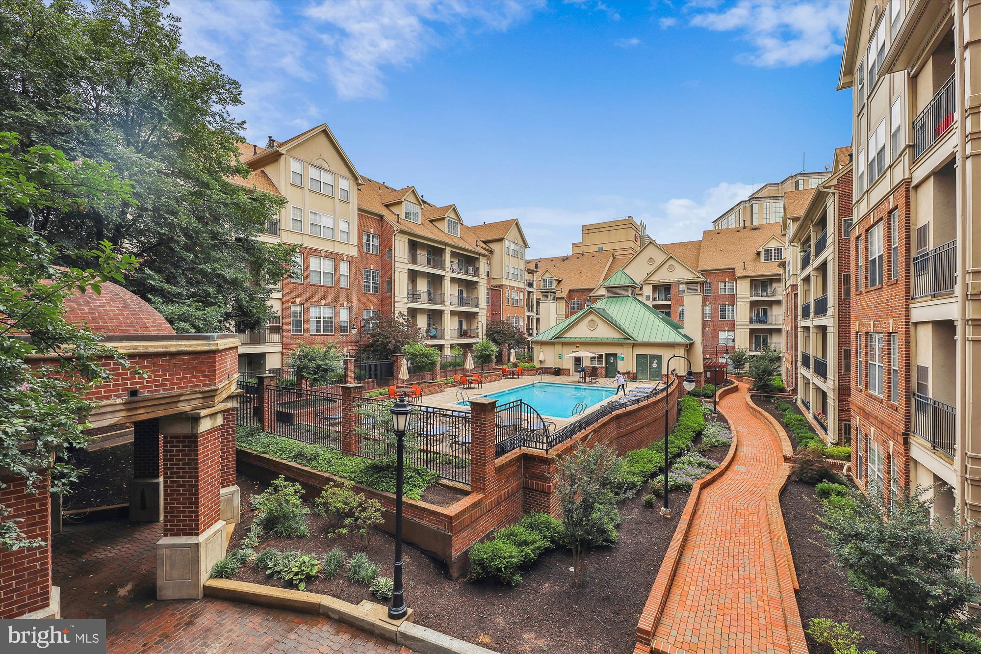 1276 N WAYNE STREET 200