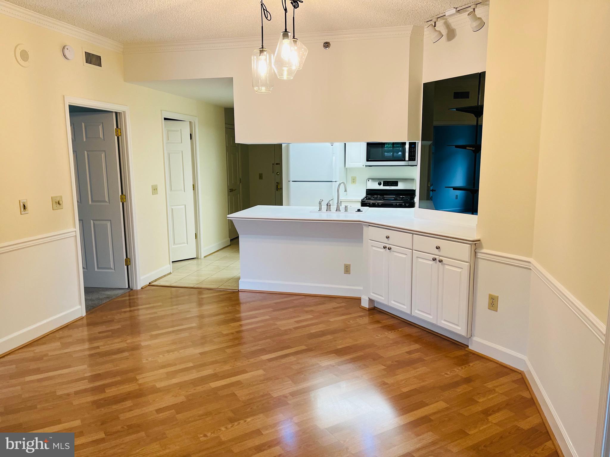 1276 N WAYNE STREET 200