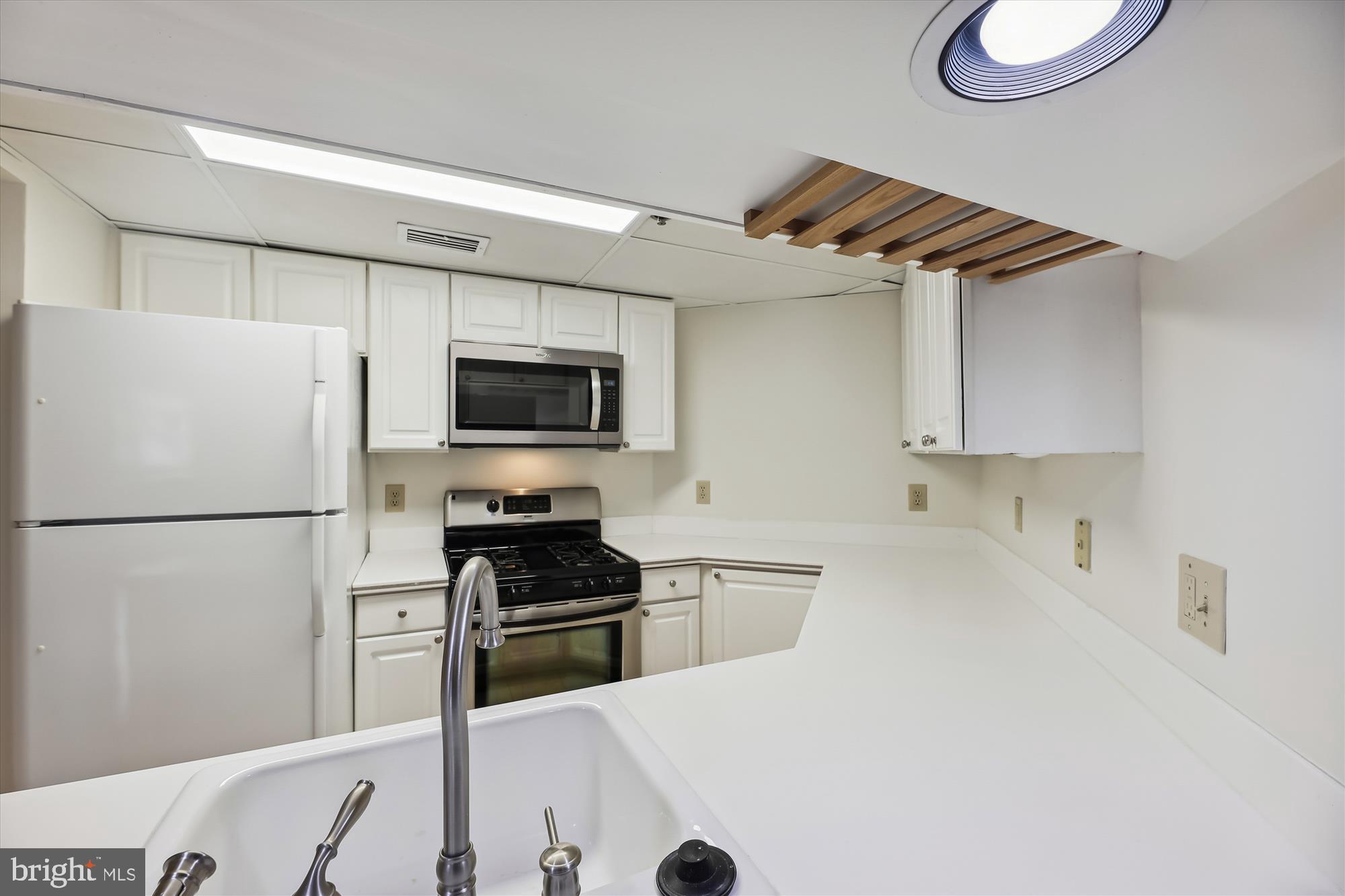 1276 N WAYNE STREET 200