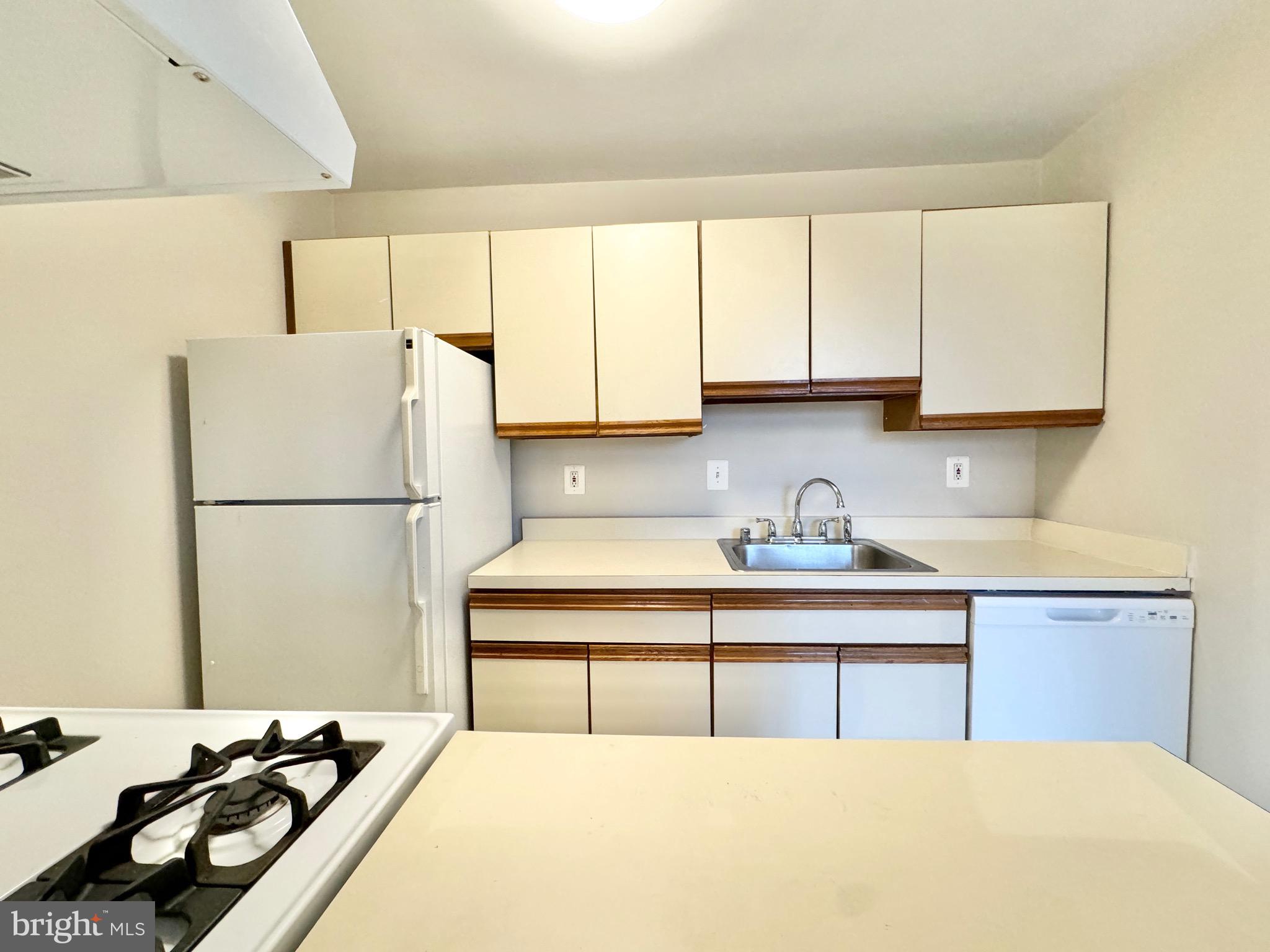 4390 LORCOM LANE 506