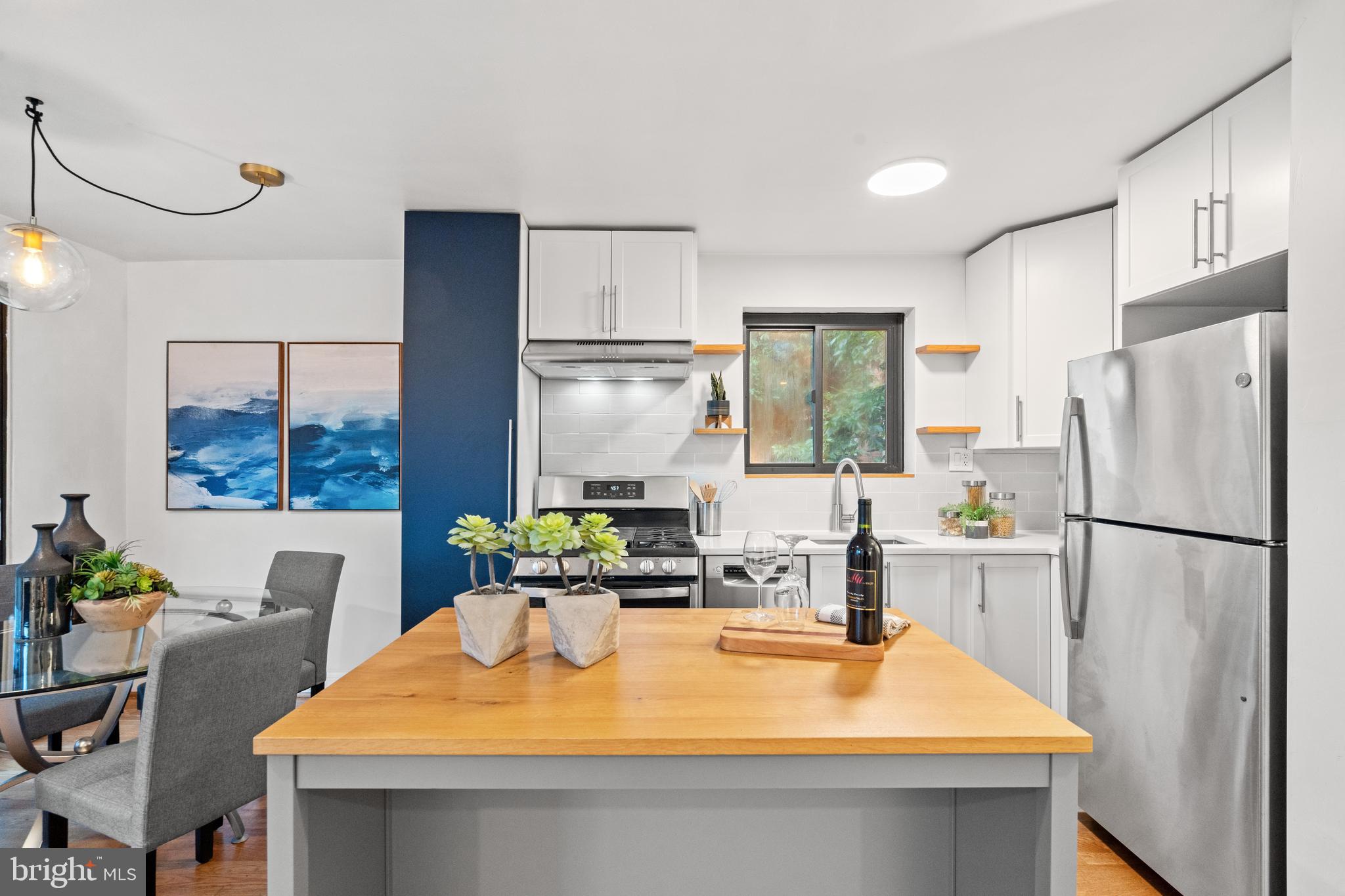 1563 N COLONIAL TERRACE 401-Z