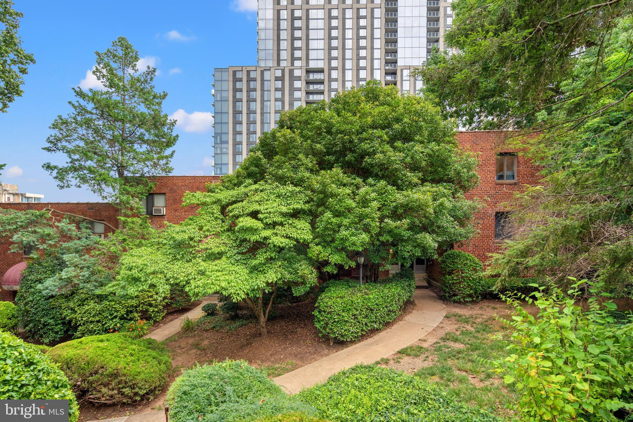 1563 N COLONIAL TERRACE 401-Z