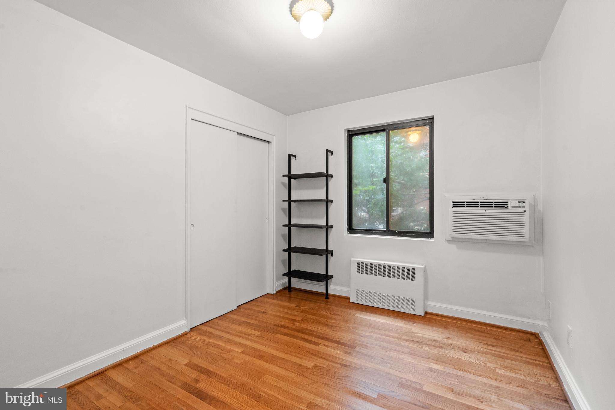 1563 N COLONIAL TERRACE 401-Z