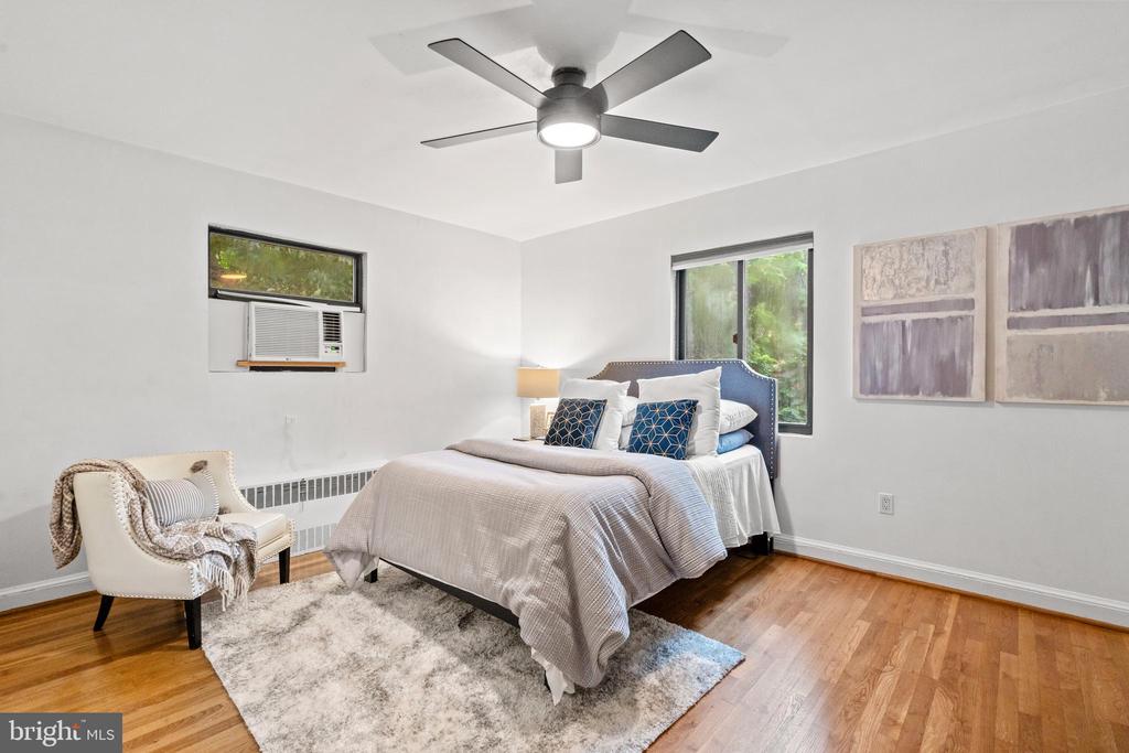 1563 N COLONIAL TERRACE 401-Z