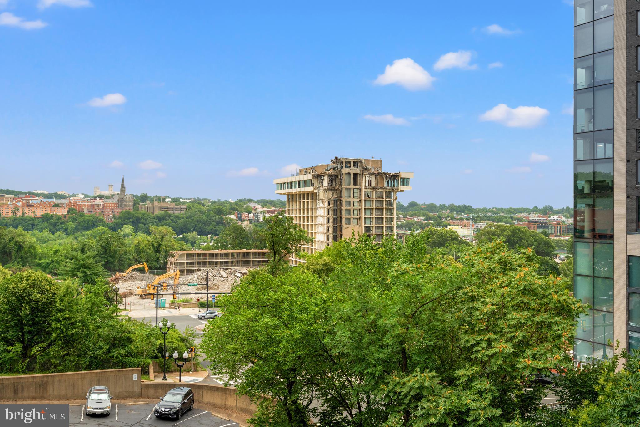 1563 N COLONIAL TERRACE 401-Z