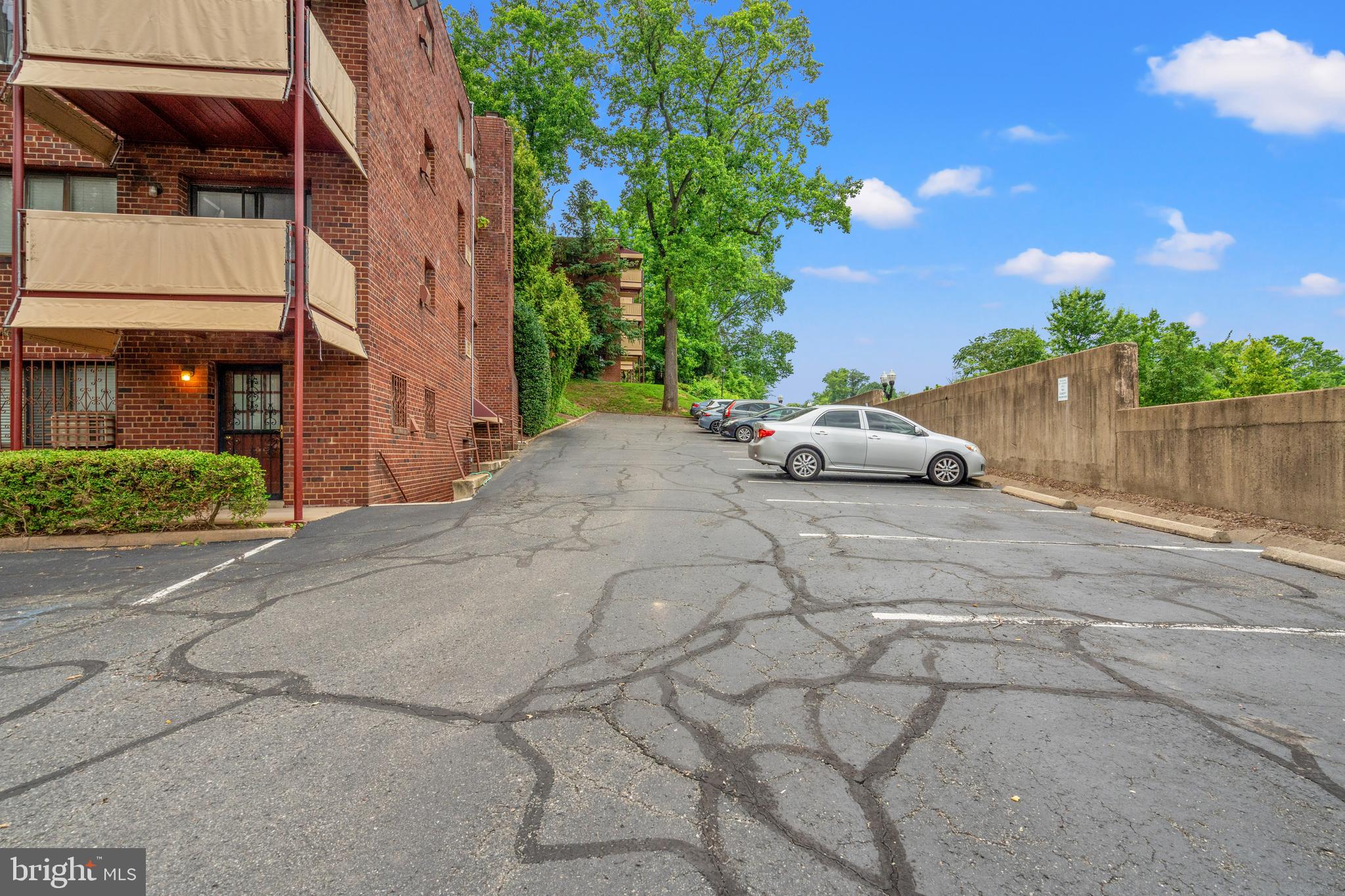 1563 N COLONIAL TERRACE 401-Z