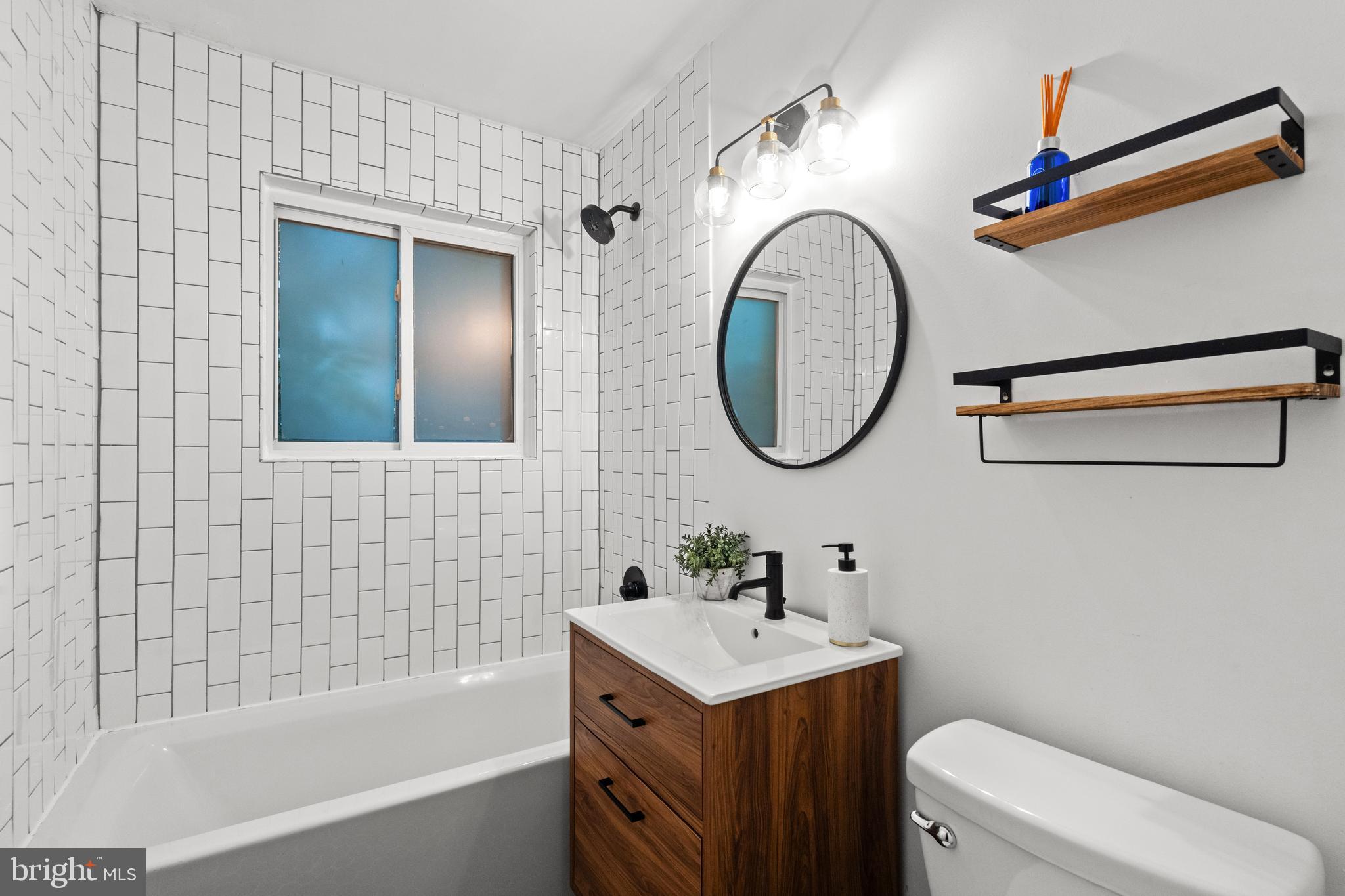 1563 N COLONIAL TERRACE 401-Z