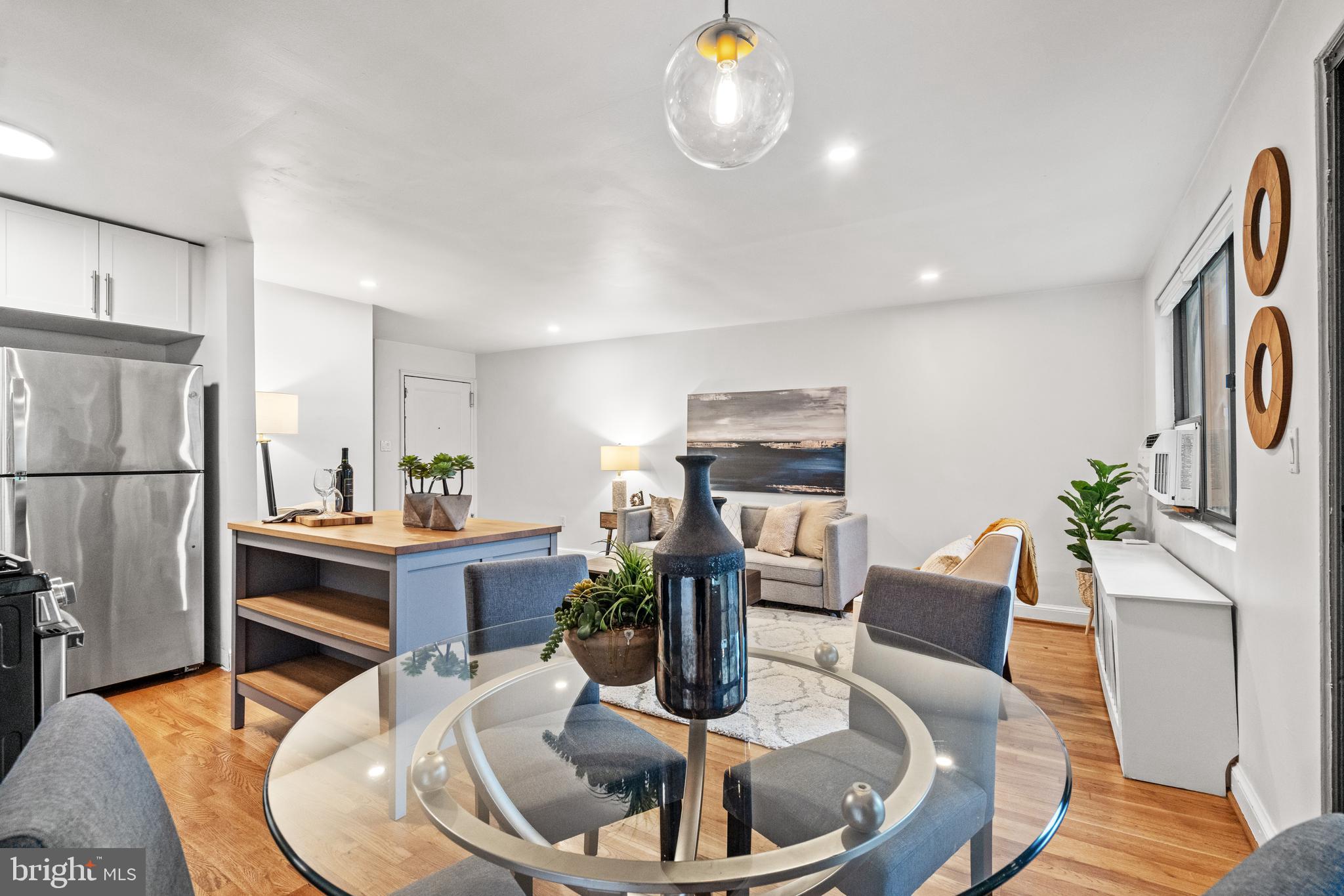 1563 N COLONIAL TERRACE 401-Z