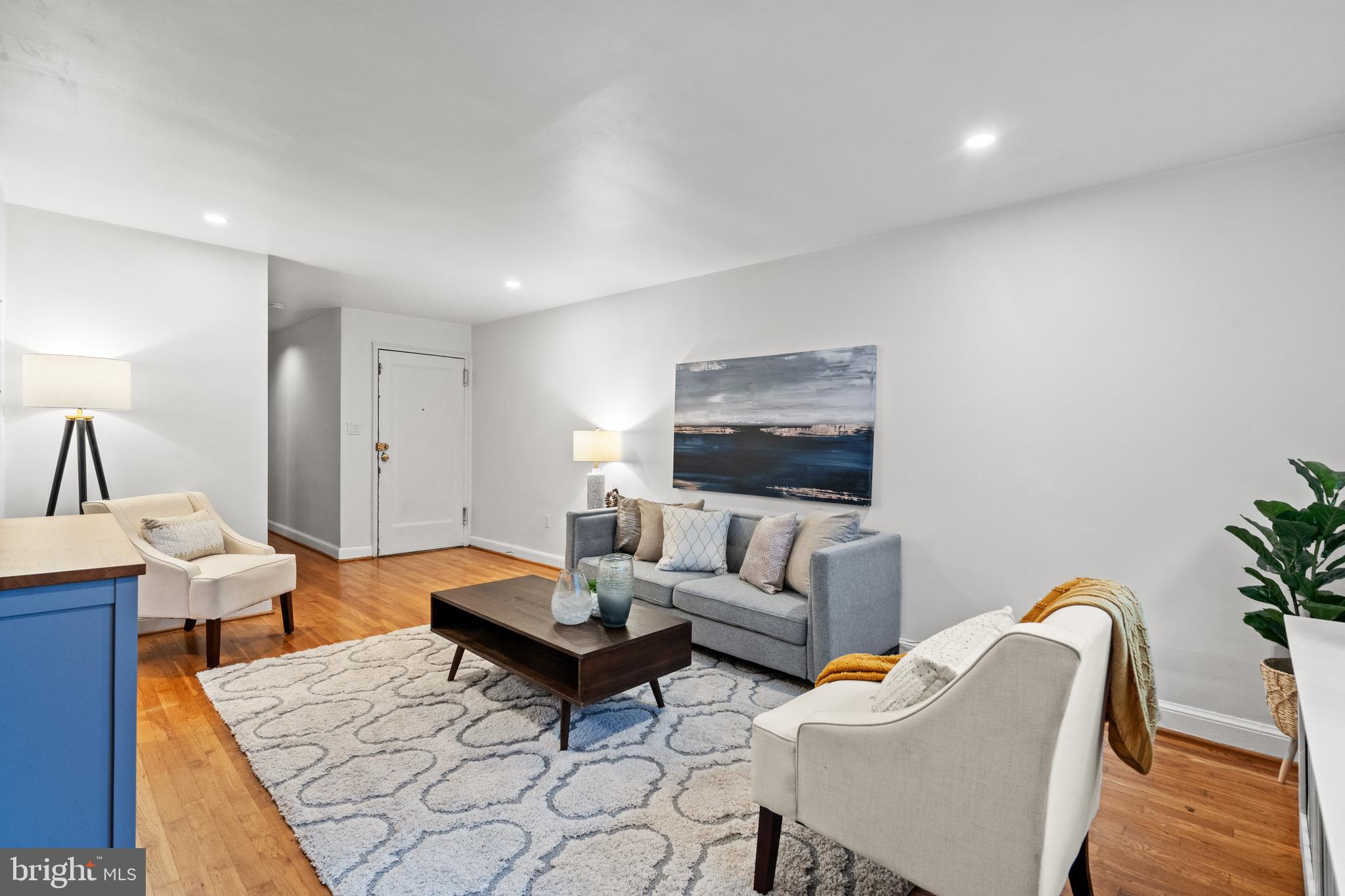 1563 N COLONIAL TERRACE 401-Z