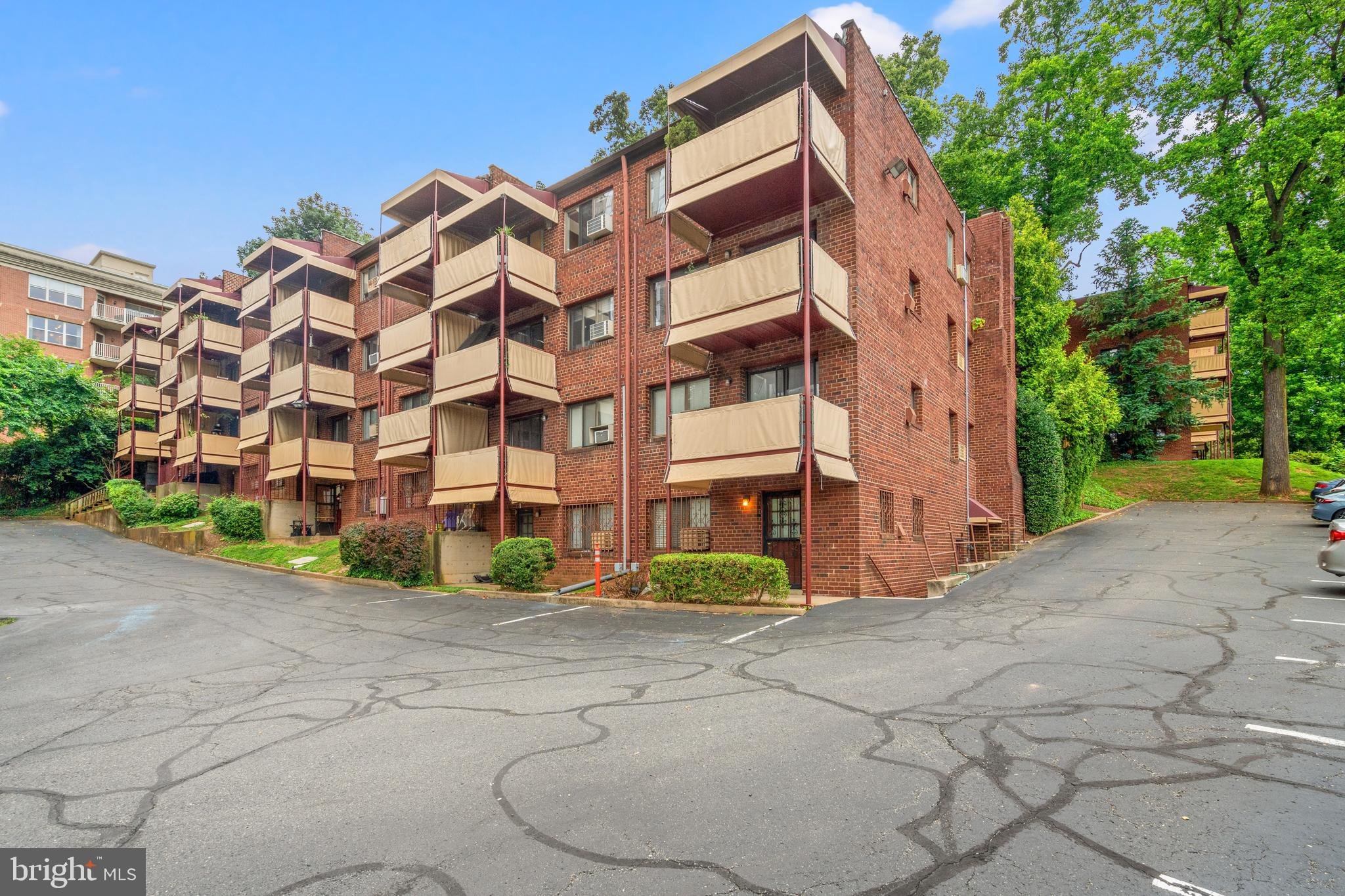 1563 N COLONIAL TERRACE 401-Z