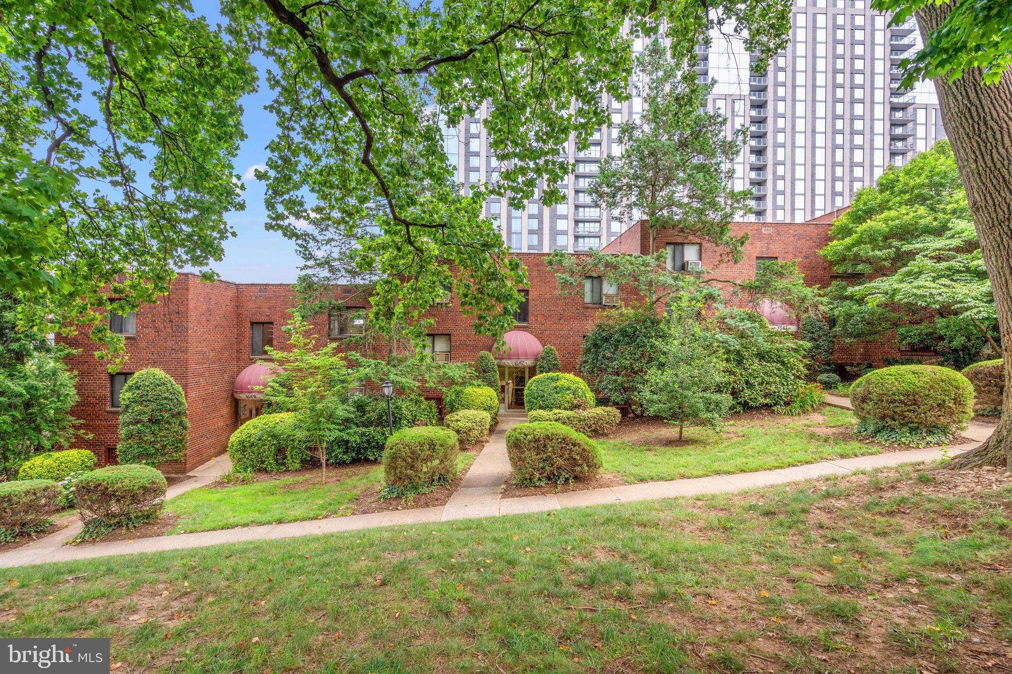 1563 N COLONIAL TERRACE 401-Z