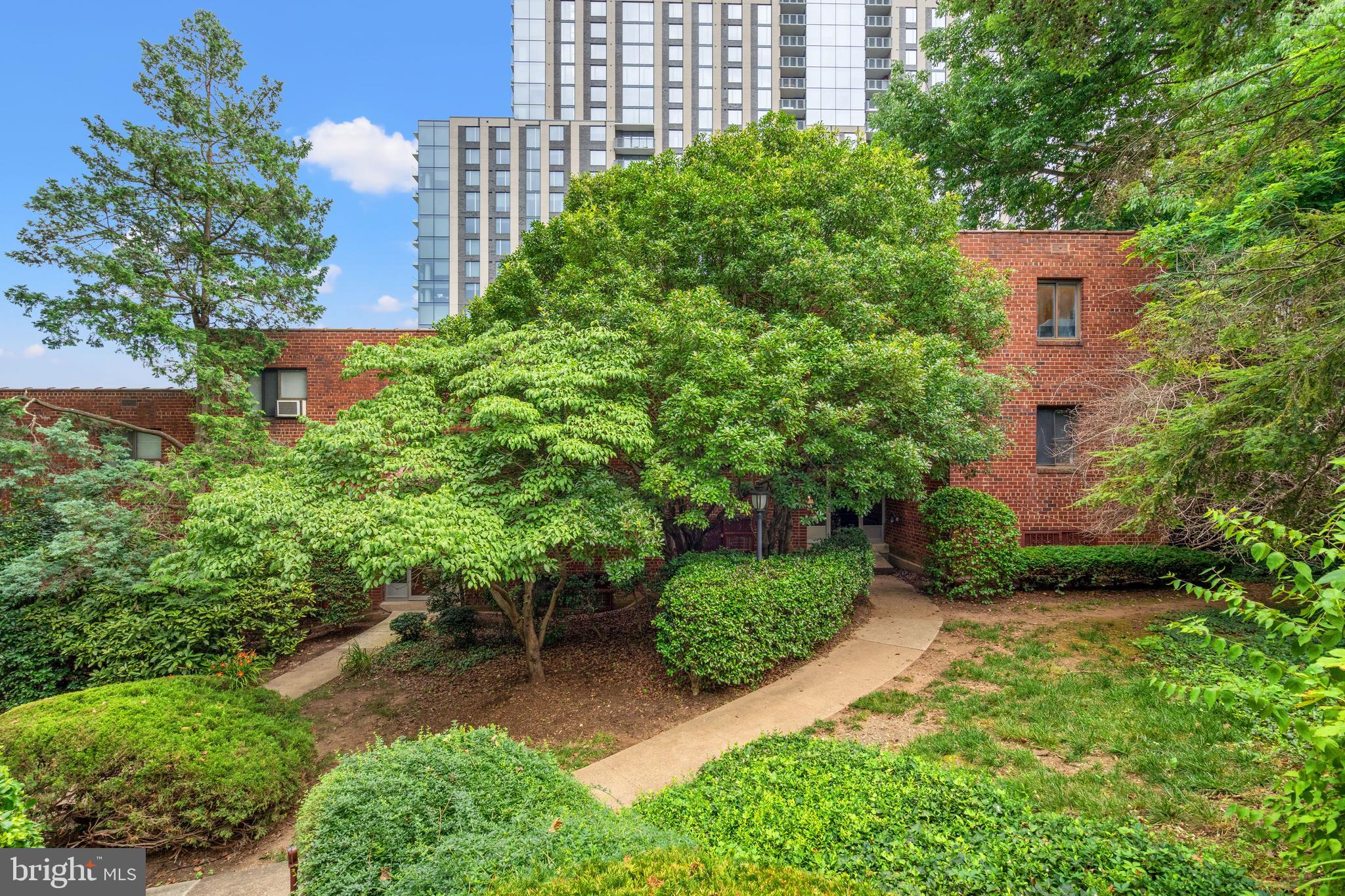 1563 N COLONIAL TERRACE 401-Z