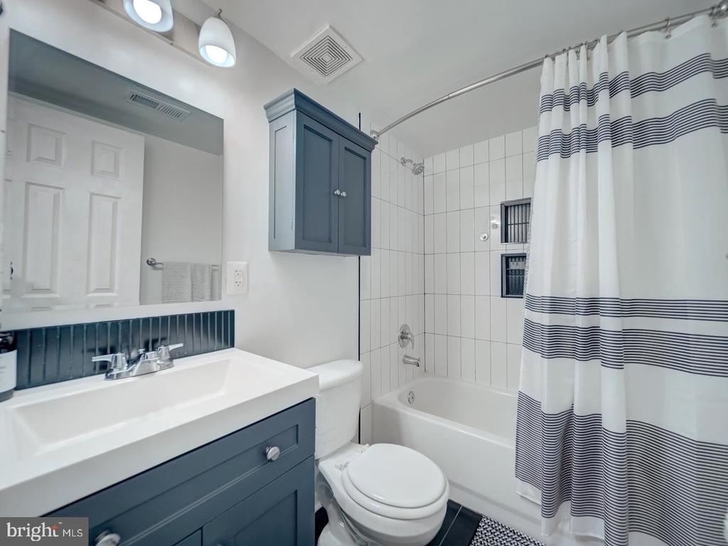 1489 N VAN DORN STREET Unit: B