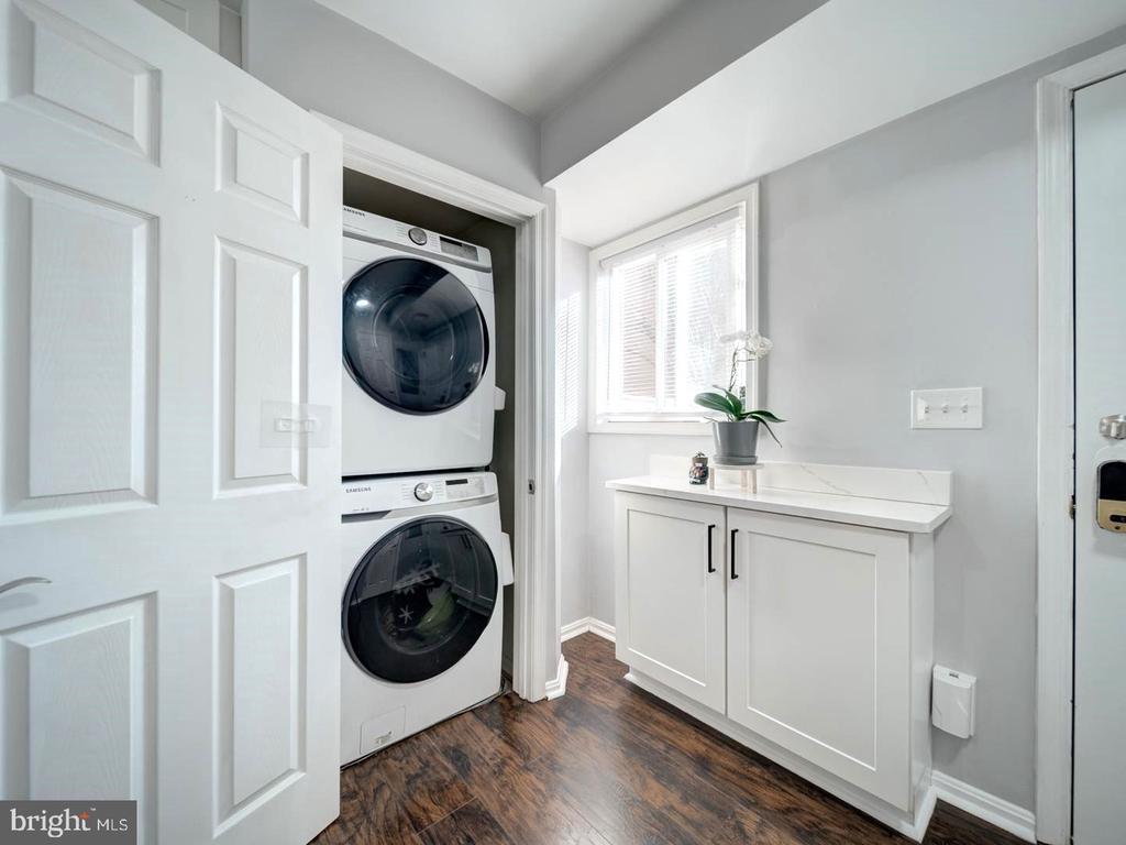 1489 N VAN DORN STREET Unit: B
