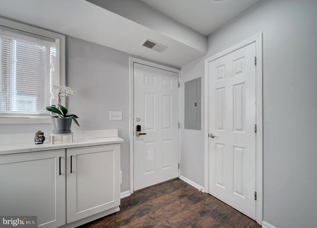 1489 N VAN DORN STREET Unit: B